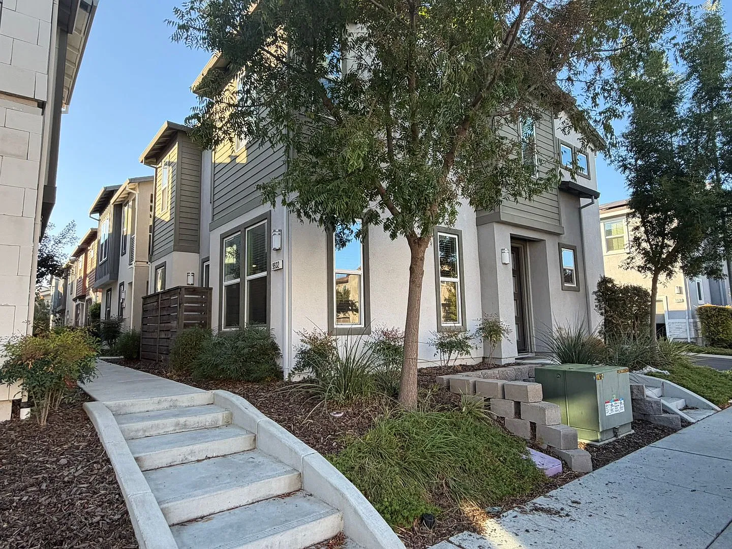 Beautiful 3-Bedroom, 2.5-Bath Home in Elk Grove Community Tesla Charging & Resort-Style Amenities! — Photo 4