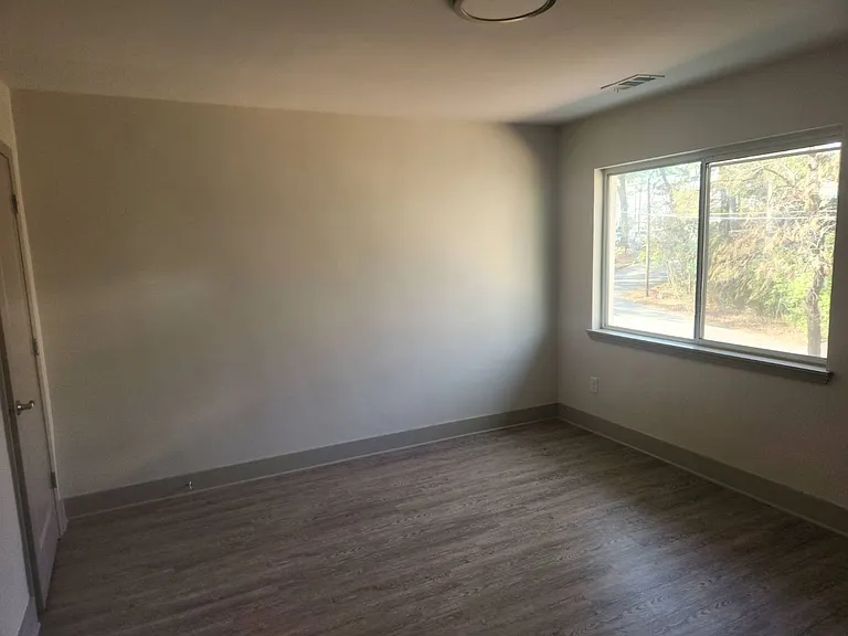 Emory Woods Apartments — Photo 6