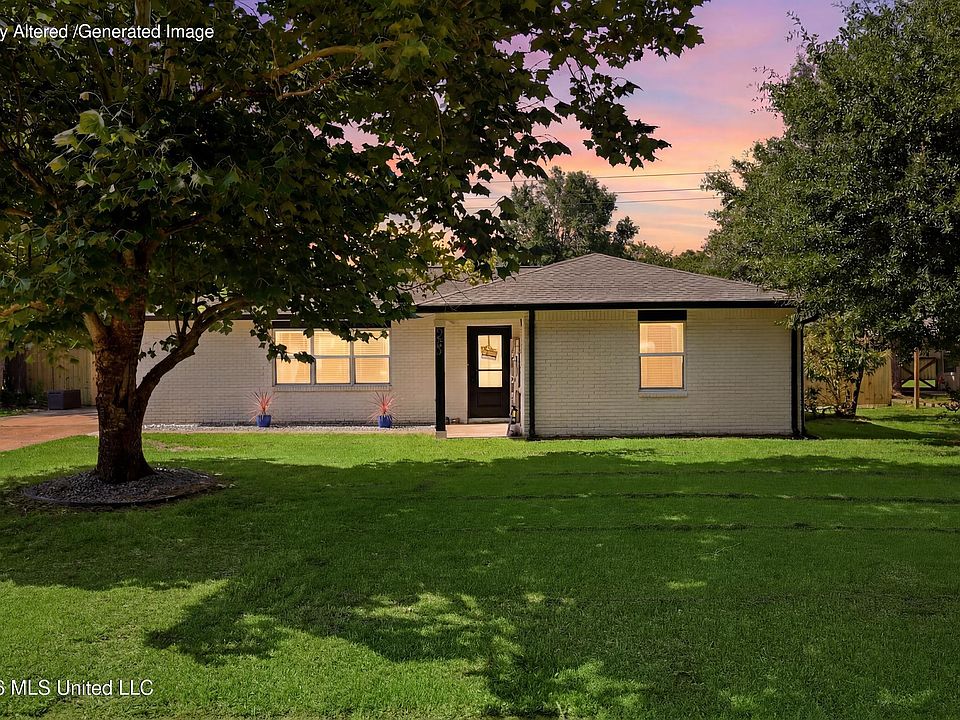 1st image of 365 Cedar Dr