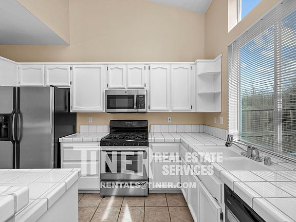 4th image of 206 Pacific Oak Ct
