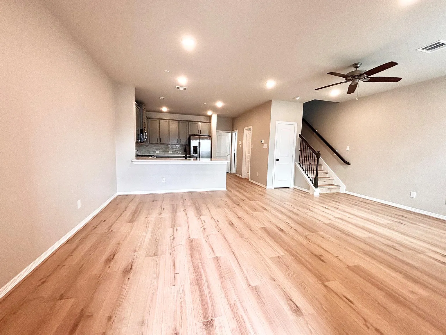 3 bed, 2.5 bath, 1762 sqft, $2,450 — Photo 3