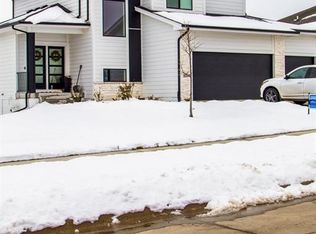 3217 Lakeview Dr SE, Altoona, IA 50009