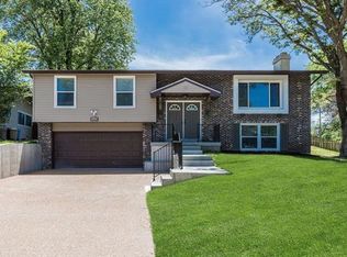 12218 Oakwilde Ct, Maryland Heights, MO 63043