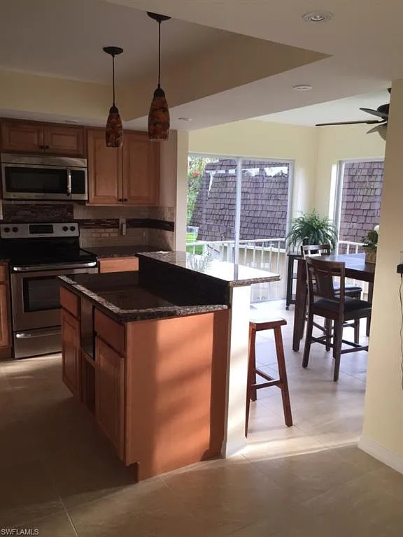 2 bed, 2.0 bath, 1325 sqft, $3,000 — Photo 4