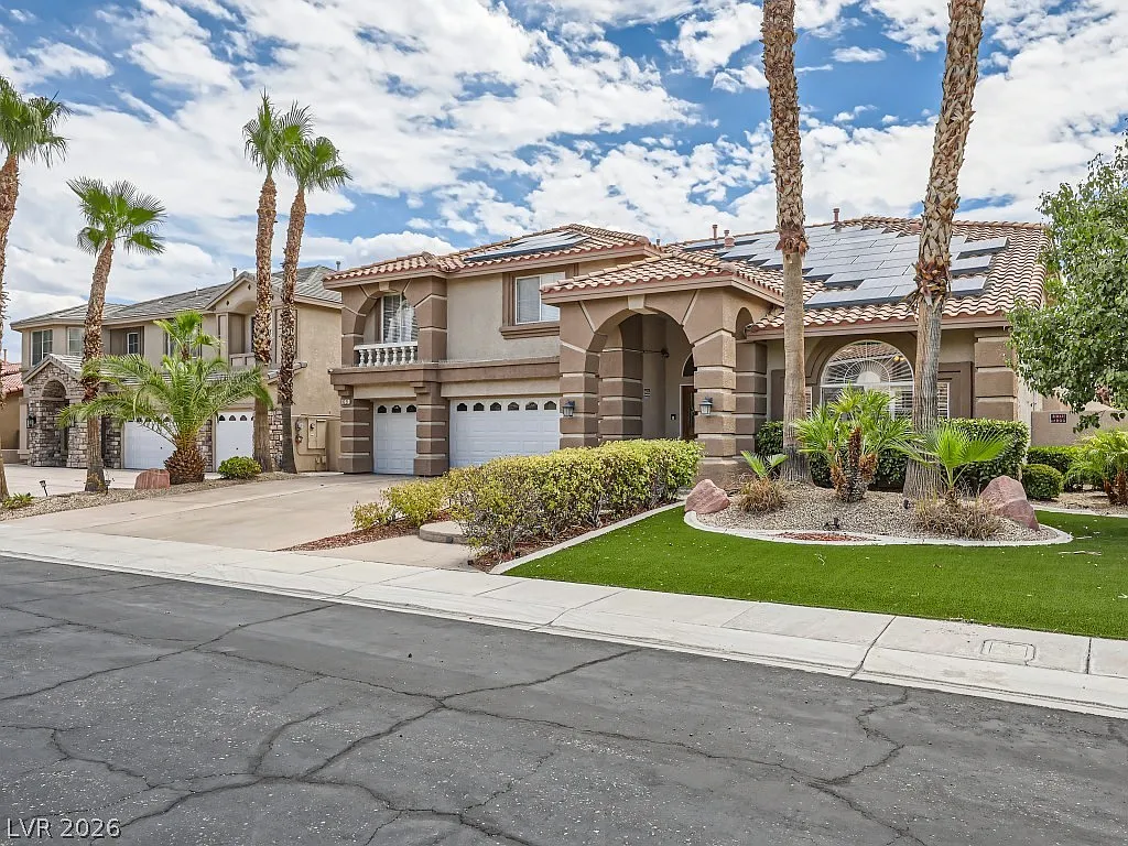6 bed, 4.5 bath, 5073 sqft, $6,500 — Photo 3