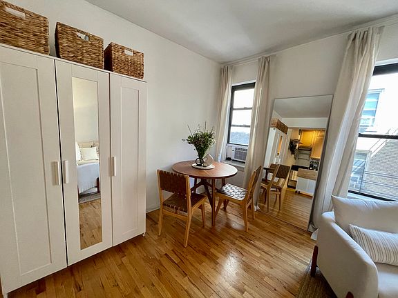 4th image of 4 W 101st St APT 39
