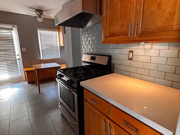 4th image of 627 Lochleven St