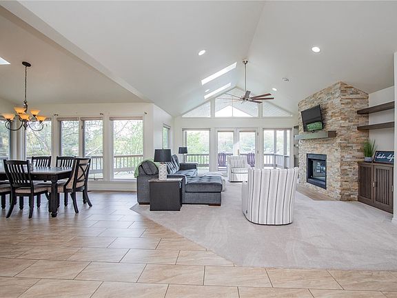 5th image of 67 Kensington Dr