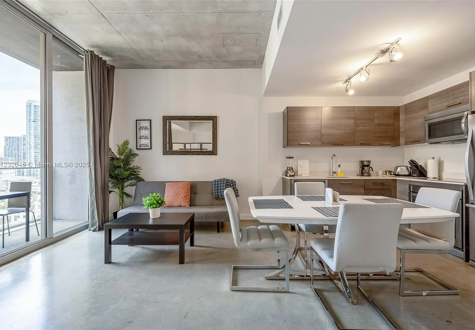 Centro Condo — Photo 2