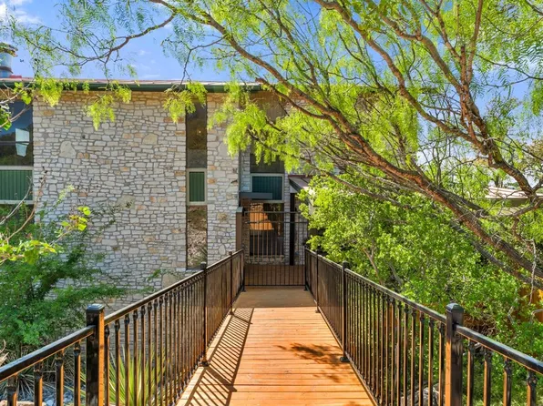 100 Semi Circle, Horseshoe Bay, TX 78657