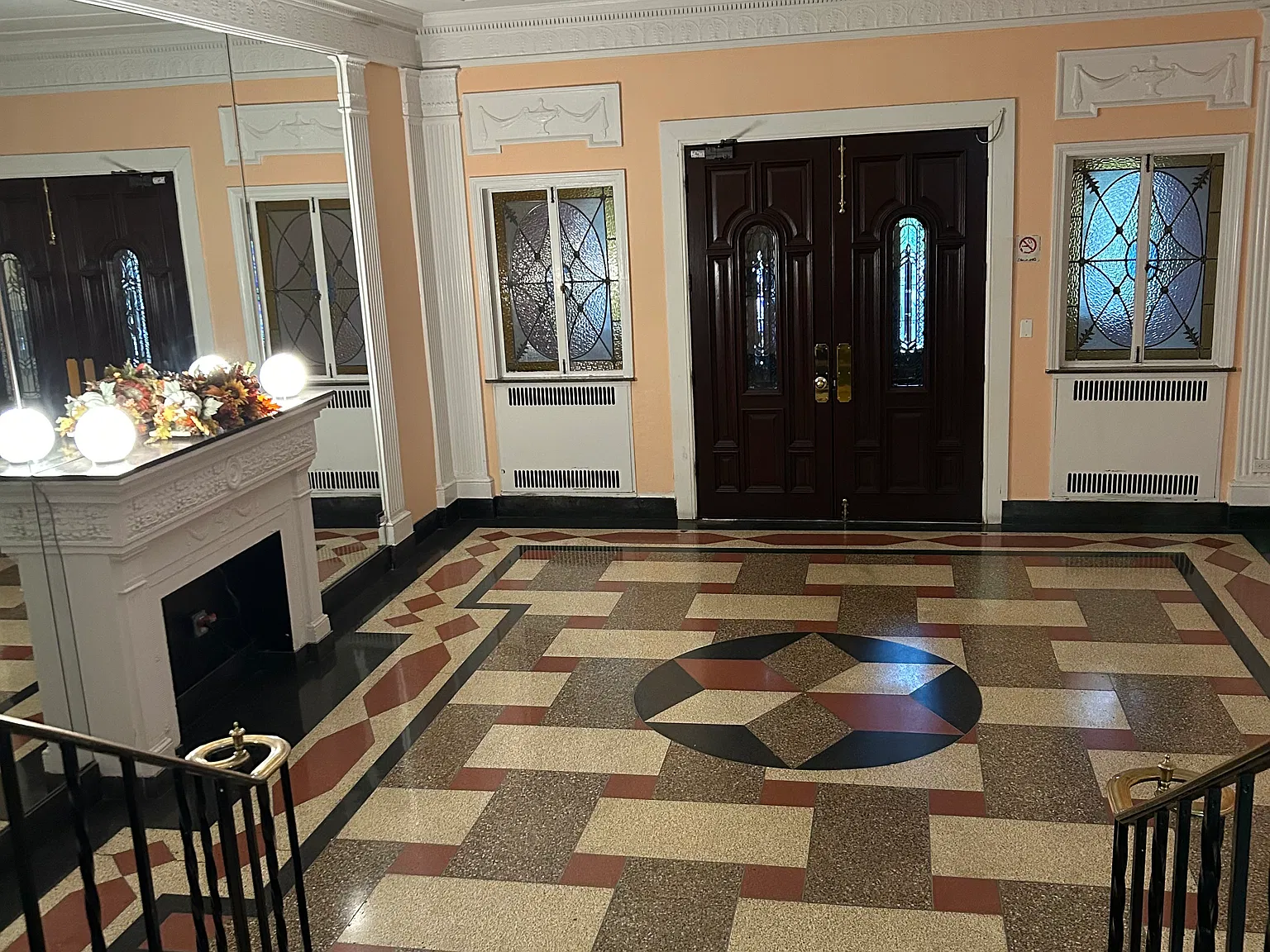2 bed, 1000 sqft, $3,300 — Photo 2