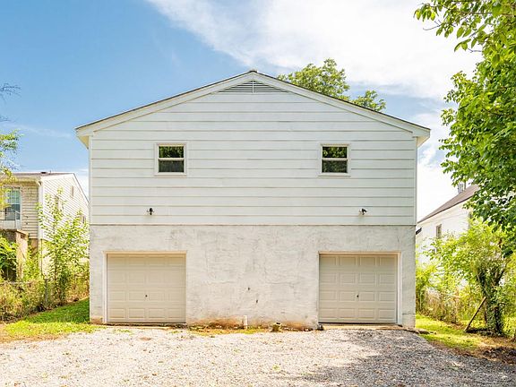 2nd image of 2611 Andrews St #103