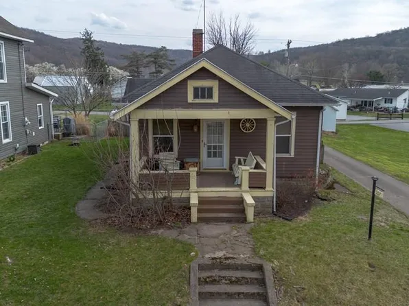 207 W Main St, Bainbridge, OH 45612