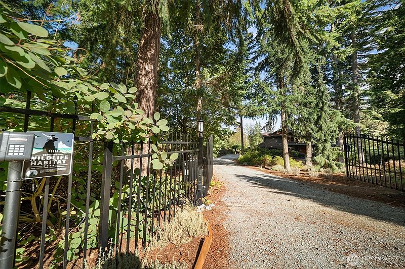 3rd image of 1777 Forest Hill Road