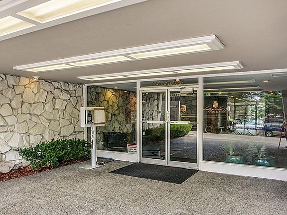 3rd image of 1740 Melrose Ave Unit 702