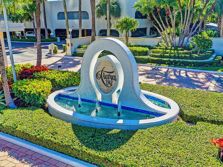 3000 N Ocean Dr — Photo 2