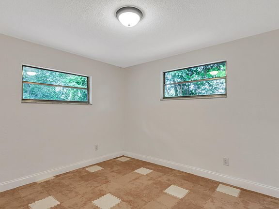 2nd image of 12 N Saint Andrews Dr