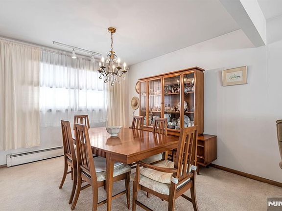 3rd image of 27 Madison Ave