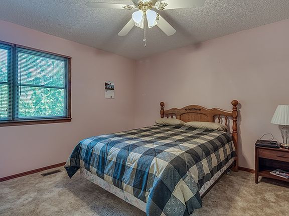 2nd image of 5 Binham Ln