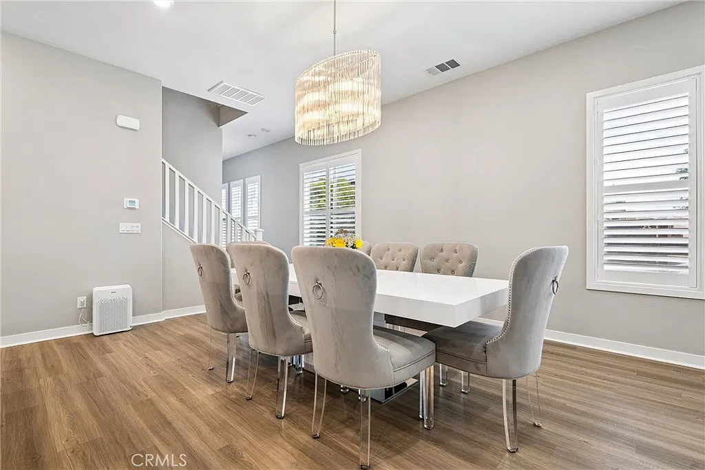 4 bed, 2688 sqft, $5,800 — Photo 2
