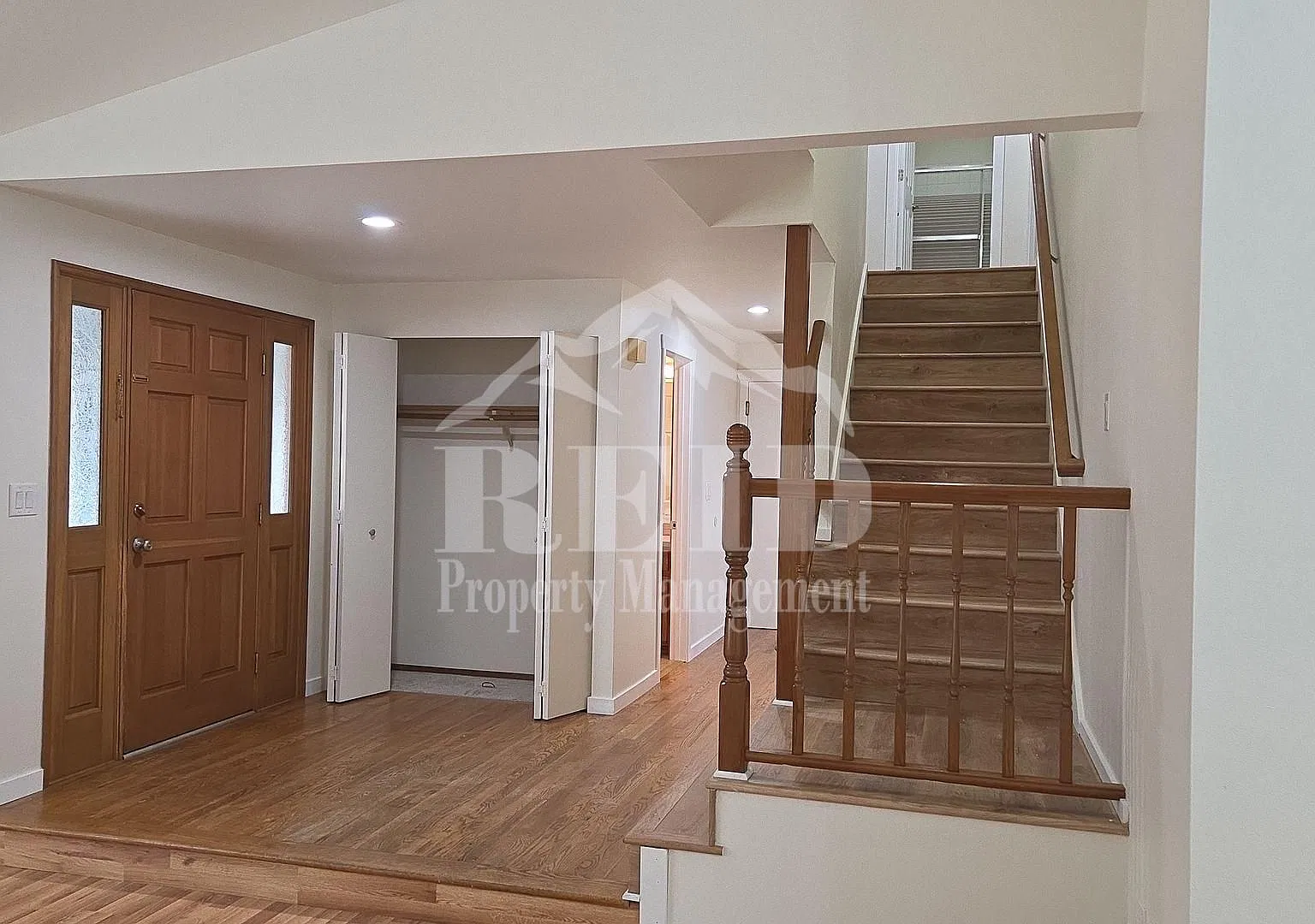 Silverdale - 2 Story Home (4bed 2.5 Bath) — Photo 4