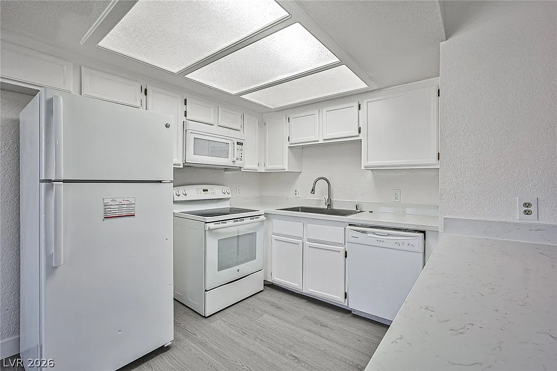 2 bed, 2.0 bath, 1136 sqft, $1,490 — Photo 2