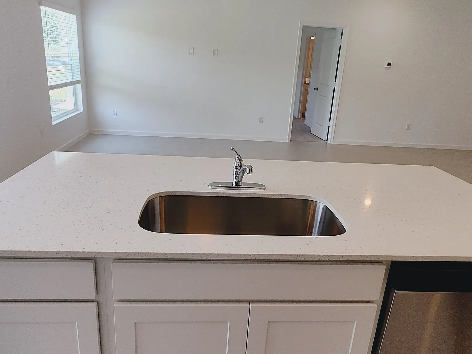 660 Carlyle Way — Photo 3
