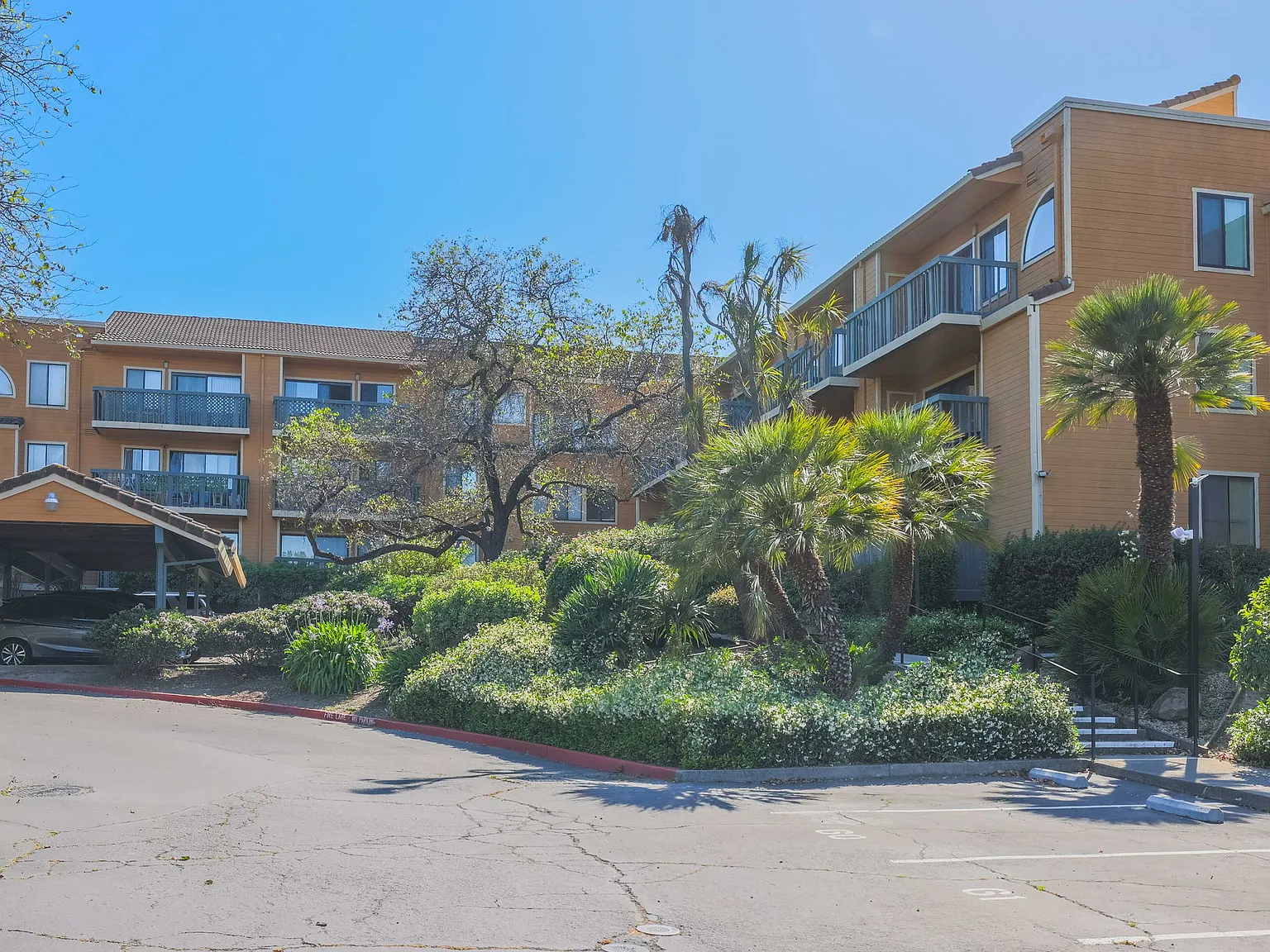 1 bed, 741 sqft, $1,950 — Photo 1
