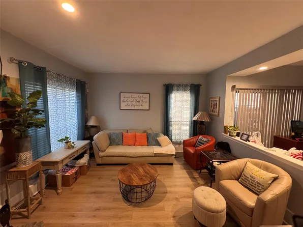 3100 Walnut Bend Ln APT 201, Houston, TX 77042