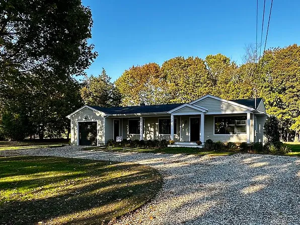 1625 Deep Hole Dr, Mattituck, NY 11952