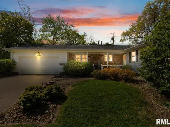 1224 34th Avenue Ct, Rock Island, IL 61201