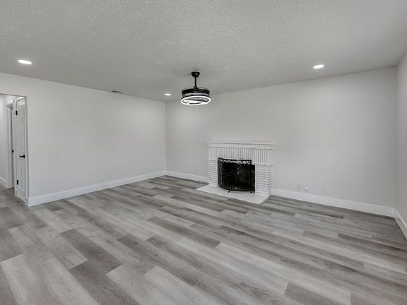 5th image of 3812 E Bellaire Way