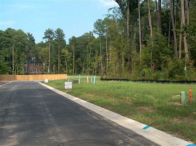 2nd image of 3328 Gwinns Ln