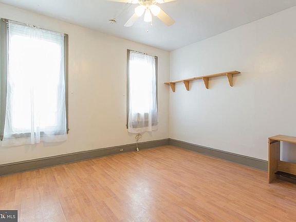 3rd image of 3258 N Park Ave