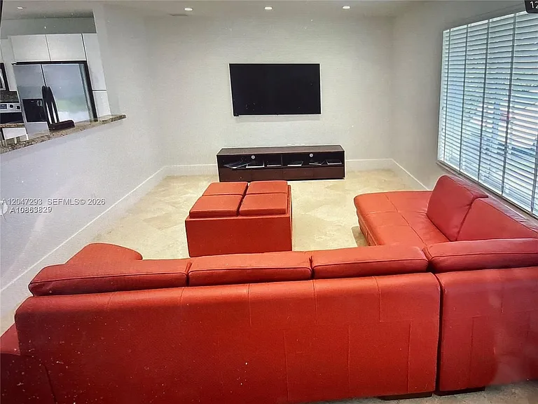 10900 SW 107th Ave — Photo 5