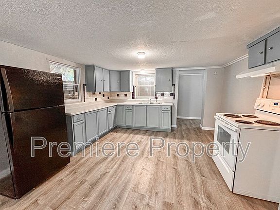 4th image of 1238 S Claremont Ave #B