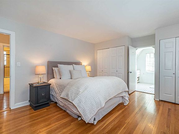 4th image of 46-87 Hanford St