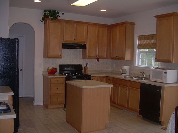 Eat-in Kitchen w/ Corian Counters