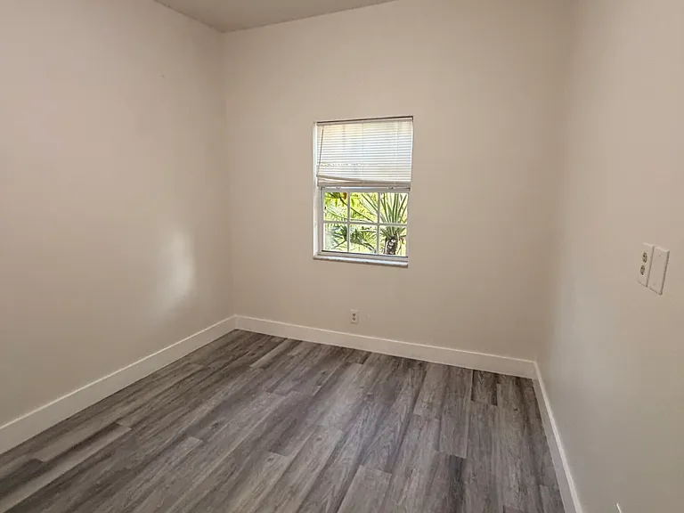 22800 Old Dixie Hwy — Photo 13