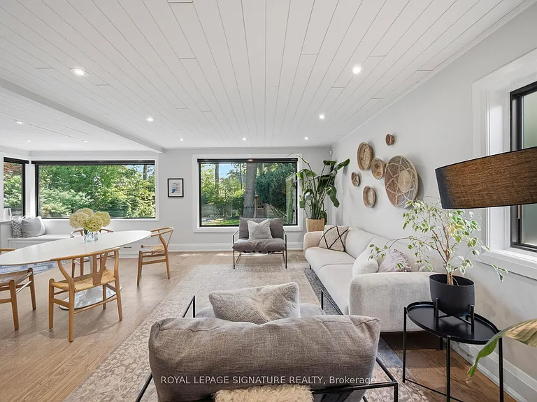 74 Fallingbrook Dr — Photo 11