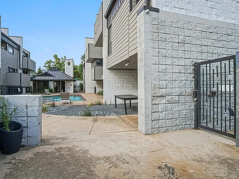 901 NW 7th St #103 — Photo 43