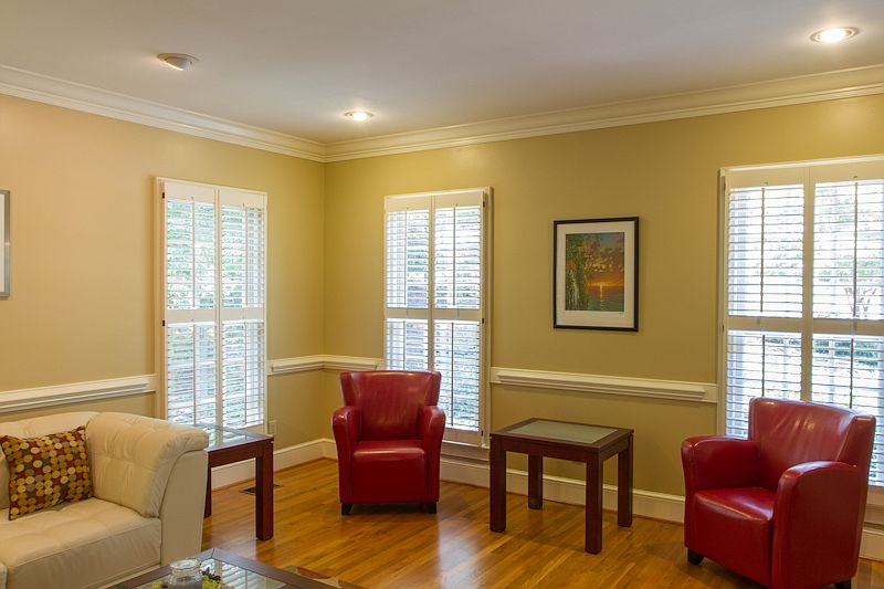 1st image of 9 Saint James Pl