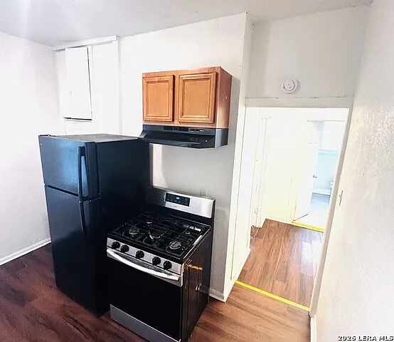 2 bed, 1.0 bath, 1662 sqft, $995 — Photo 2