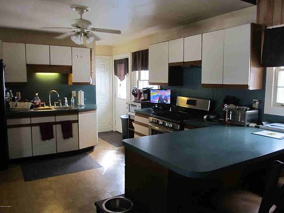5th image of 27 Hillcrest Ave