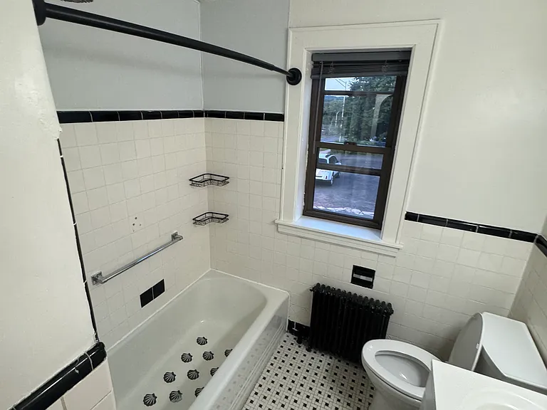 35 Rapallo Ave #3E — Photo 12