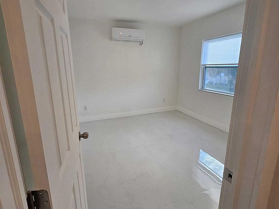 5th image of 206 NE 13th St #A-c