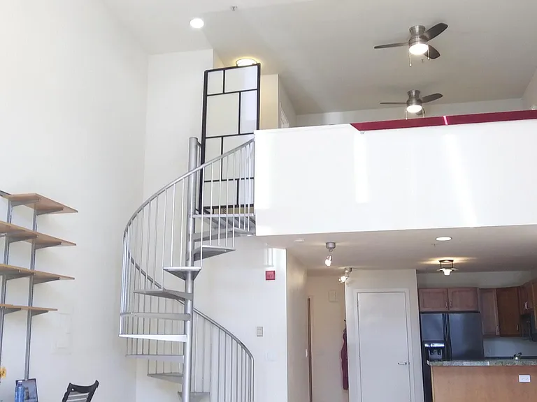 950 Harrison St — Photo 2