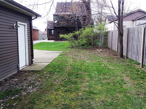 3rd image of 28708 Cresthaven Dr
