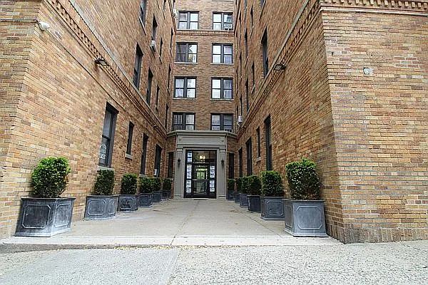 Rented by Bruma Realty LLC | media 12