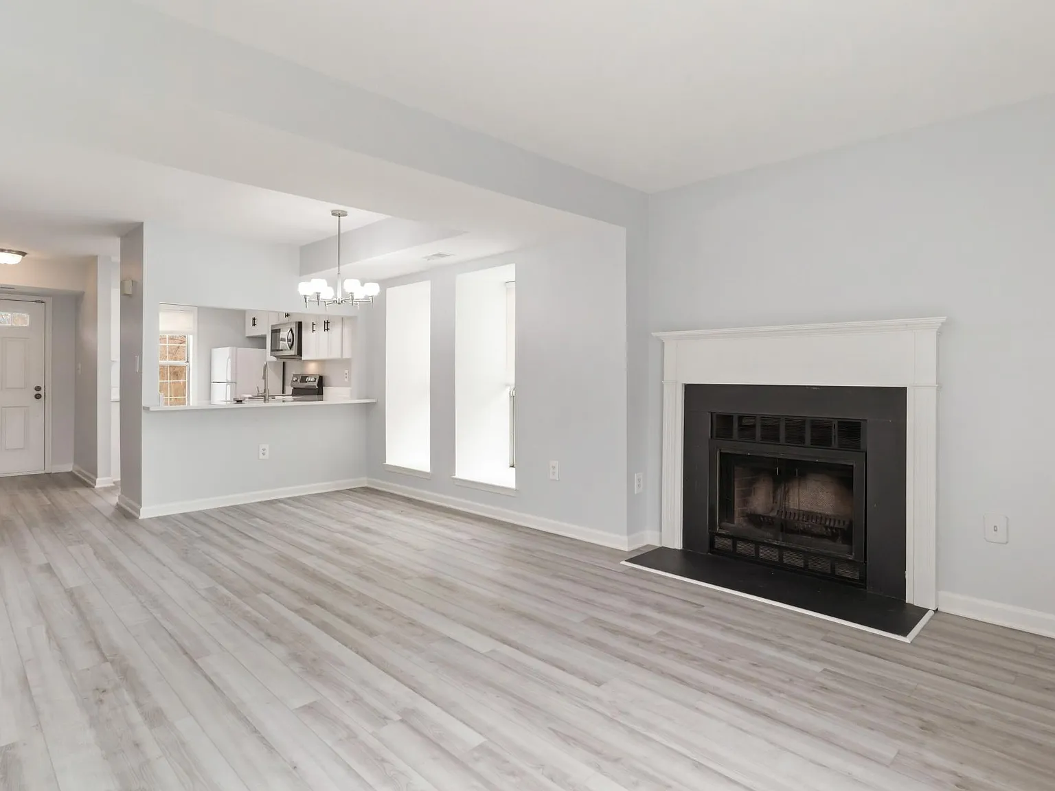 2 bed, 1.5 bath, 1024 sqft, $3,100 — Photo 2